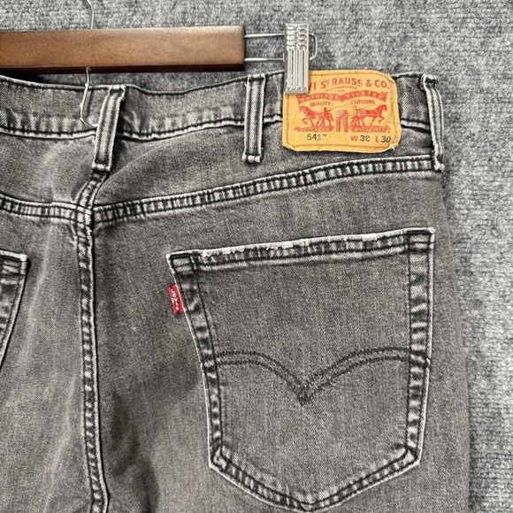 Levi's 541 Men's Jeans W38 L30 Gray Distressed Denim - Picture 6 of 6